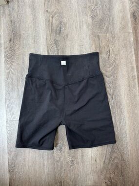 Vuori spandex shorts size small